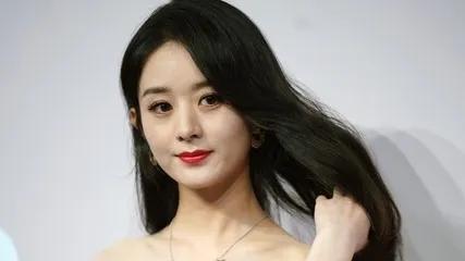 九游娱乐赵丽颖收到了宫崎骏送来的画(图5)