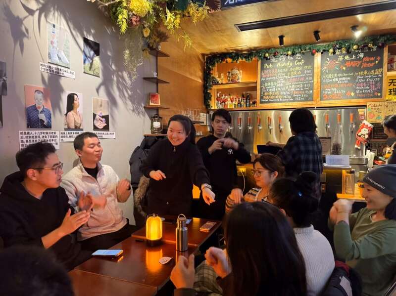30平米的无障碍酒吧里我们将偏见折叠九游娱乐又摊开(图4)