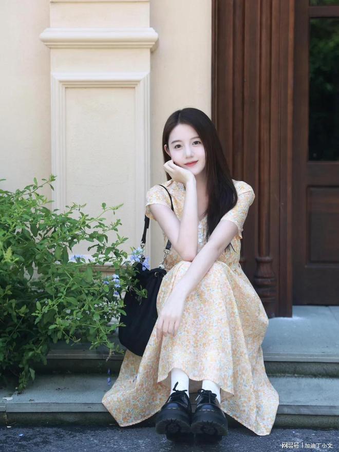 室外穿裙子拍照这些拍照姿势漂亮气质又清爽文艺甜美九游娱乐(图4)