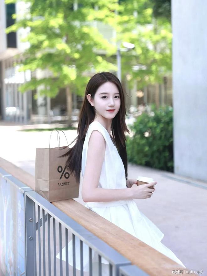 室外穿裙子拍照这些拍照姿势漂亮气质又清爽文艺甜美九游娱乐(图8)
