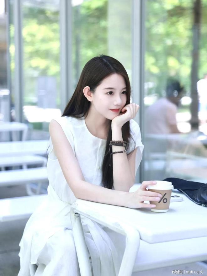 室外穿裙子拍照这些拍照姿势漂亮气质又清爽文艺甜美九游娱乐(图7)