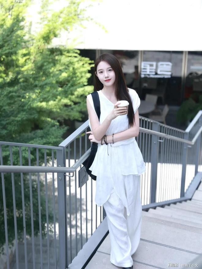 室外穿裙子拍照这些拍照姿势漂亮气质又清爽文艺甜美九游娱乐(图10)