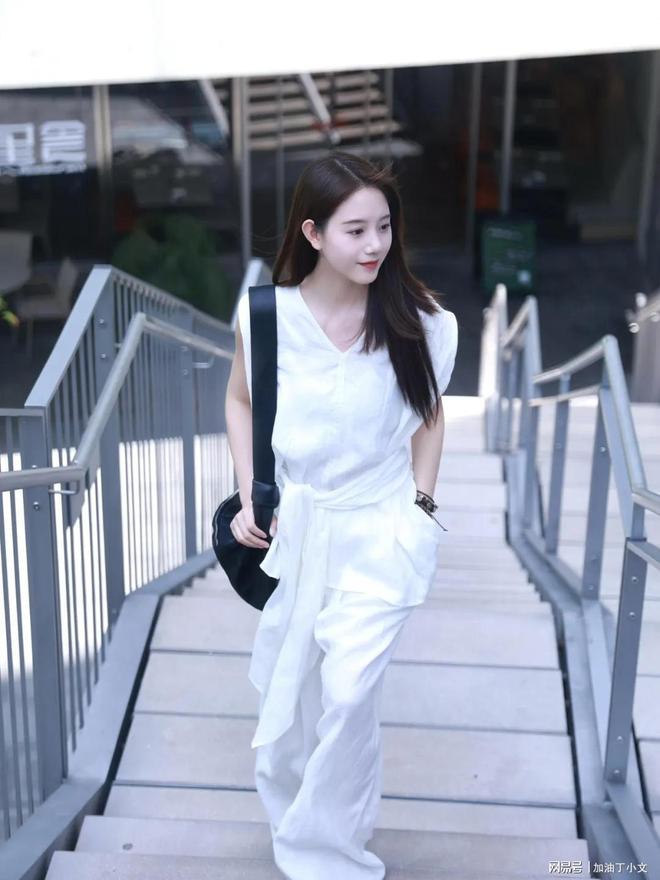 室外穿裙子拍照这些拍照姿势漂亮气质又清爽文艺甜美九游娱乐(图11)