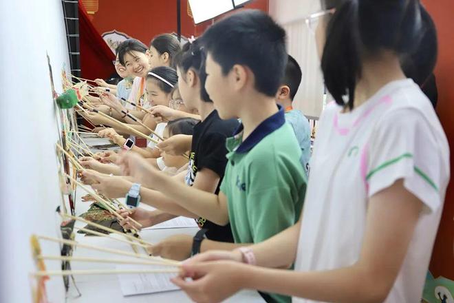 九游娱乐YOUNG趣无限！这个暑假杨浦小囡玩出“成长新花样”(图5)