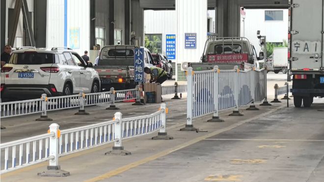 记者帮忙 车辆年审后突然“九游娱乐趴窝”车主：检测站工作人员给我弄坏的！(图1)
