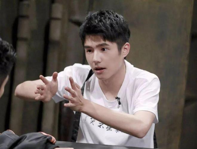 明明九游娱乐挂着“零蛋”却称“百亿票房先生”求求这3位演员别吹了(图2)