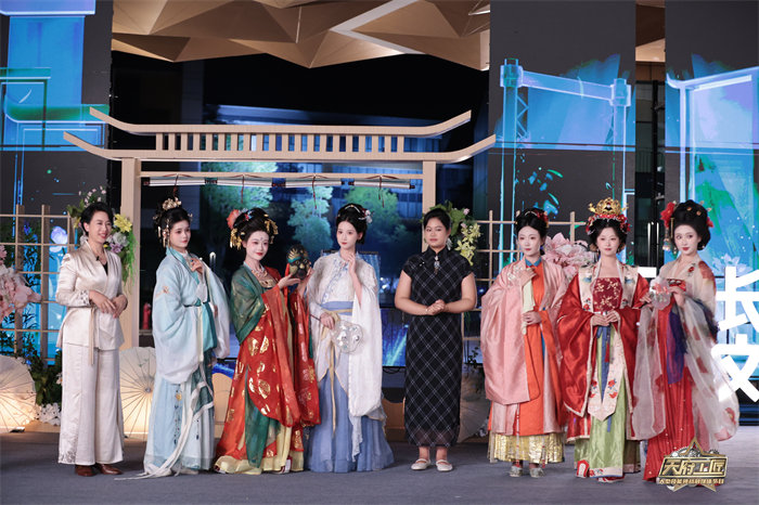 九游娱乐聚焦成都数字文创产业 《天府工匠》走进天府长岛数字文创园(图1)