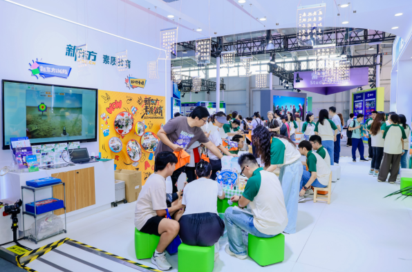 新东方亮相2025服贸会创新成果展现教育生态新活力九游娱乐(图2)