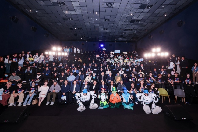 九游娱乐《疯狂电脑城》首映礼热度爆棚 口碑引燃10月6日观影期待(图1)