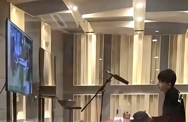 面相变了！封杀 3 年后邓伦近照流九游娱乐出昔日顶流只剩憔悴(图4)