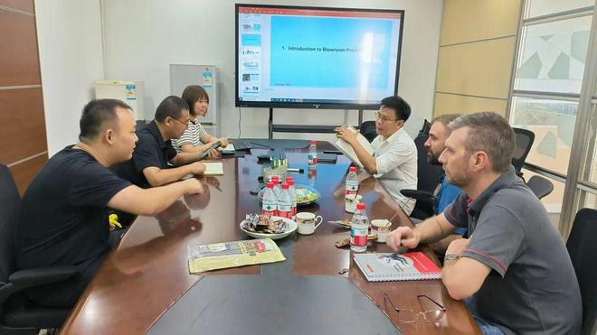 聚焦新型梳棉机技术:卓郎智能海外工程师九游娱乐赴常州工厂开展专项培训