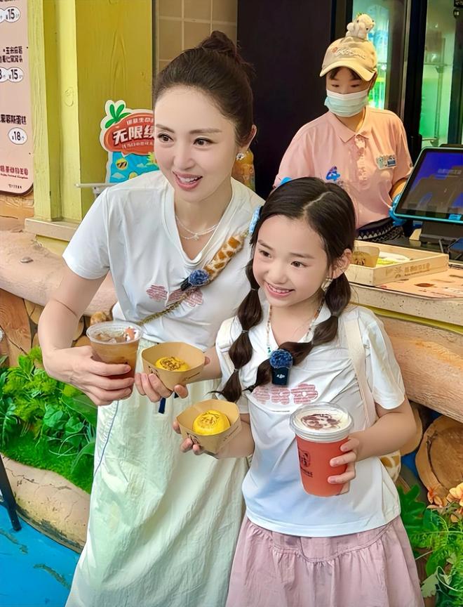 各大晚会成星二代练习场扎堆出道不九游娱乐能只靠硬捧有实力才是王道(图4)