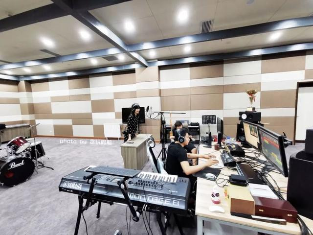 配音行业崛九游娱乐起的六大新兴岗位梨花声音教育退费(图1)