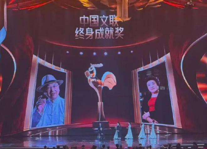 九游娱乐配音演员乔榛、导演肖桂云荣获金鸡奖中国文联终身成就奖