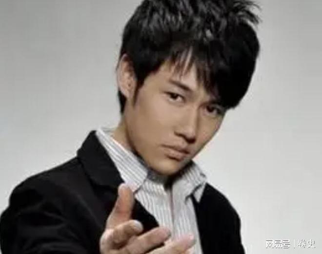 九游娱乐爸爸是国家一级演员出道15年不温不火36岁靠《四喜》终于红了(图12)