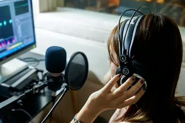 张珈铭：在配音背后热爱与职业九游娱乐的交融(图1)