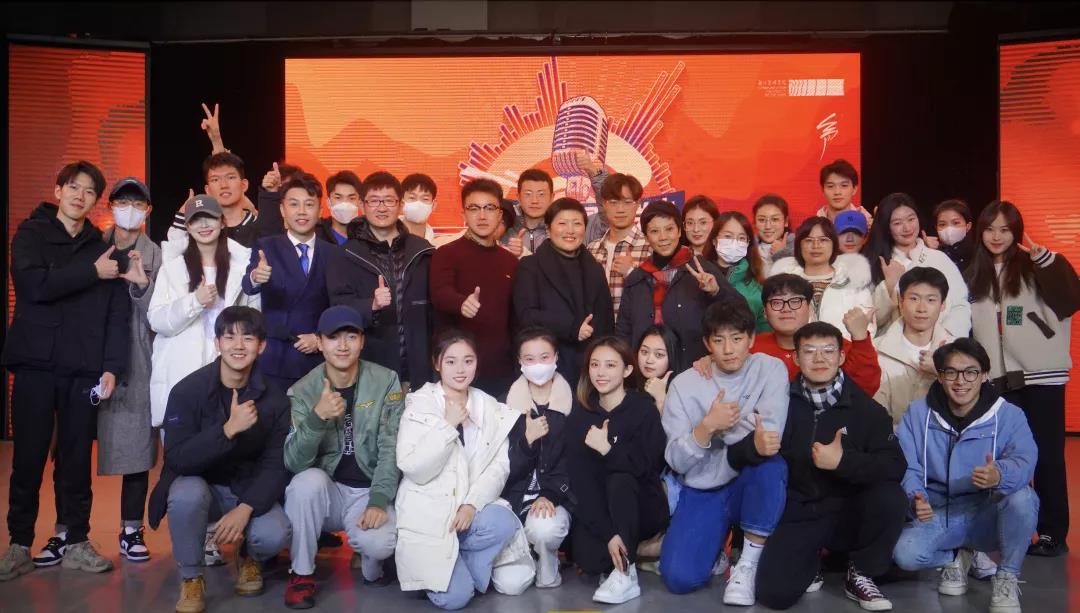 九游娱乐《海绵宝宝：深海大冒险》今日上映 沈月欢乐献唱电影中文推广曲(图1)