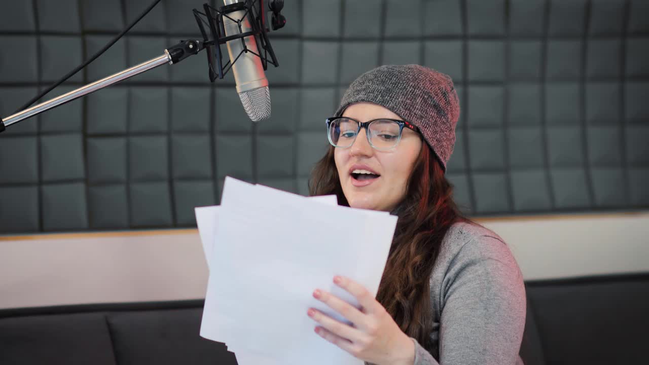 九游娱乐《甄嬛传》变身枪战片“AI魔改”该刹车了｜新京报快评(图1)