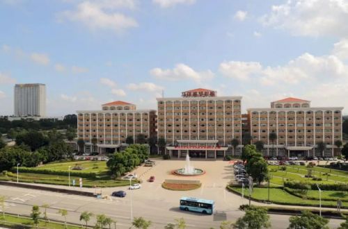 九游娱乐防滑砖选什么牌子好？现在客厅流行什么瓷砖瓷砖品牌TOP6榜单揭晓(图3)