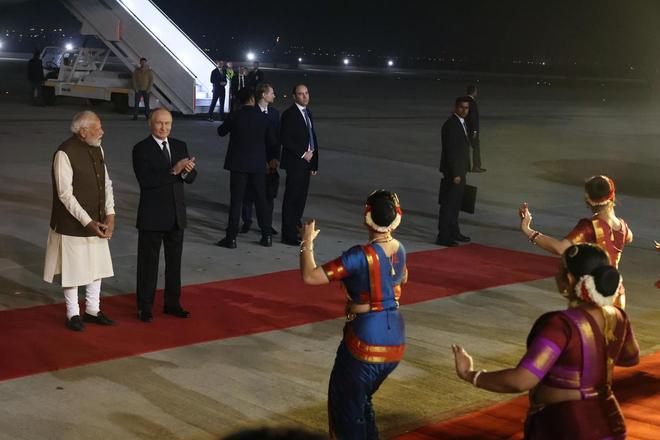 俄乌冲突后普京首访印度：莫迪亲自到机场迎接私人晚宴持续3小时将谈石油武器和驻军九游娱乐(图1)