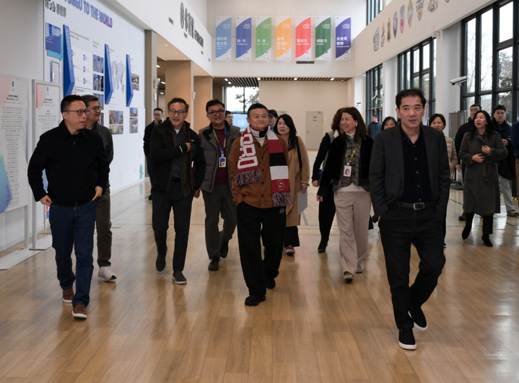 比亚迪硬抗导弹！车身完好没起火乘客仅轻伤；马云与阿里、蚂蚁核心管理层齐聚谈AI；OpenAI与美军方合作惹众怒：ChatGPT卸载量爆增295%九游娱乐(图2)