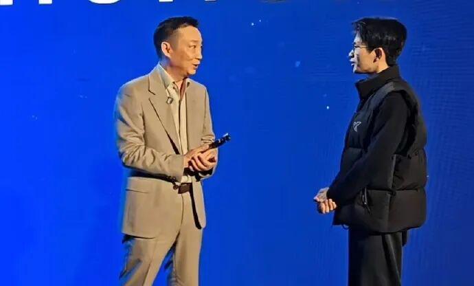 比亚迪硬抗导弹！车身完好没起火乘客仅轻伤；马云与阿里、蚂蚁核心管理层齐聚谈AI；OpenAI与美军方合作惹众怒：ChatGPT卸载量爆增295%九游娱乐(图5)