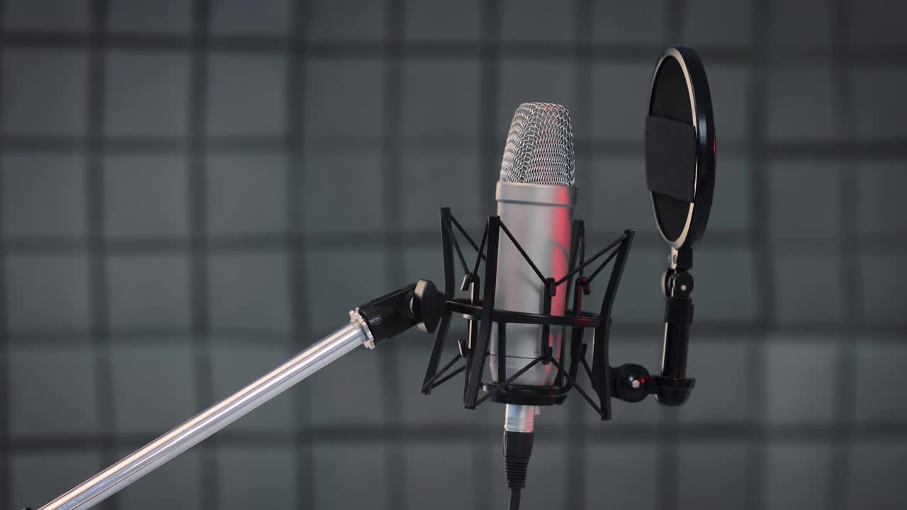 九游娱乐网络配音最火的视频素材(图1)