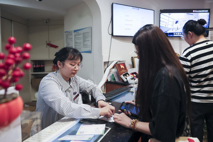 九游娱乐“电影之城”尽春晖——上海引领马年电影经济新风尚(图6)