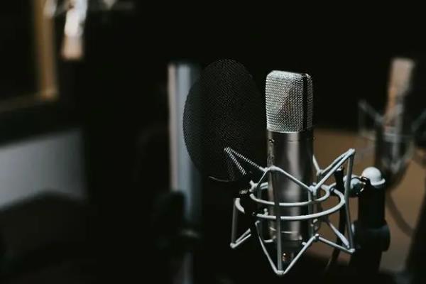 工人日报：AI“偷声”成灰产守护声音人格权刻不容缓九游娱乐