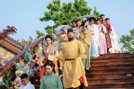 尼山鲁九游娱乐源村五一国风文旅盛宴：邀你赴明星之约、赏国潮之美(图2)