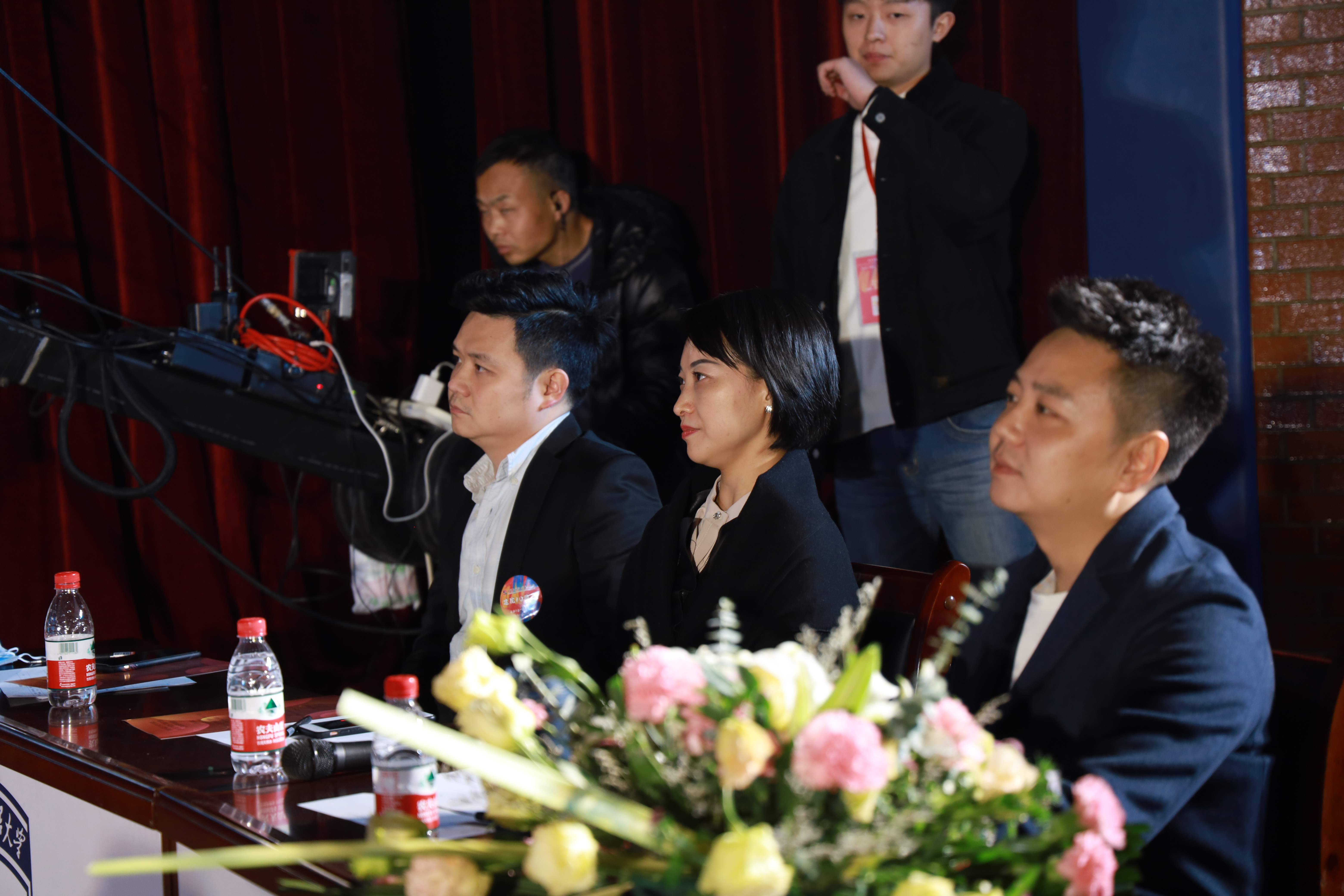 主持人登场视频素材九游娱乐