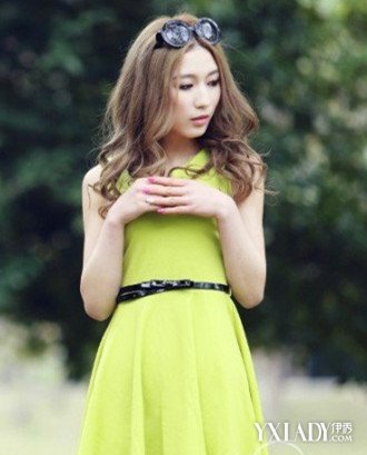 九游娱乐【图】旅游穿什么衣服拍照好看用相机记录自己美的瞬间(图1)